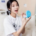 Hua Chen Instagram – 最近我在思考,關於那些小改變能給生活帶來的大影響!
可能只有少數人知道,我高中的時候戴過牙套。整齊的牙齒不僅給我更美的笑容,也讓我更有自信。不過事隔多年,我偶爾會偷偷想,如果我乖乖戴維持器更整齊一些會不會更好看?嘿嘿
因為工作常常需要拍照,不太可能再戴之前的大鋼牙,隱形牙套就成為我的首要考量,戴上後超級隱形,而且舒適貼合不會刮傷口腔。很無痛變美的感覺!
之前我曾經合作過Zenyum綻雅隱形牙套,當時我就對他們的價格透明度印象深刻,有三種牙套方案都是均一價格,沒有那些讓人頭疼的隱藏費用~而且他們的線上評估超方便,不用跑去診所,坐在家裡就能搞定初步評估,確認適合配戴再到診所給專業醫師看診。對於我這種有時候懶得出門的人來說,這個真的太貼心了!哈哈
全民一起好看起來🤞🏻
可以限動點擊連結線上評估呦💖🫶🏻
@zenyum.tw #Zenyum #SmileMore #綻雅台灣