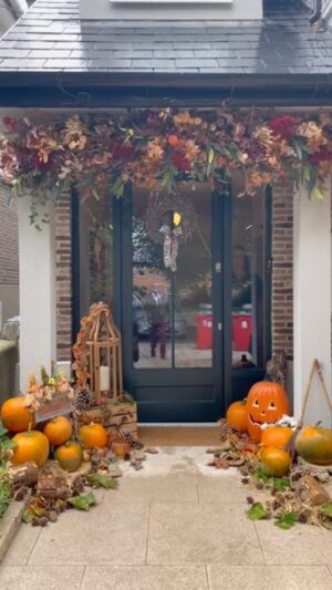 Hugh Wallace Instagram - I met Lorraine from @beyondno.6 
Lorraine is transforming this house in North County Dublin, dressing it for Autumn 🍂 & Halloween 🎃 
A fabulous install👏 
#halloween #halloweendecor #autumndoorstyling #doorscaping #homeinteriors  #curbappeal #autumn