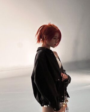Huh Yun-jin Instagram - piece of cake!