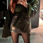 Huh Yun-jin Instagram – cutie w her booties