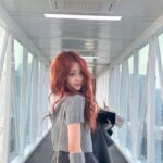 Huh Yun-jin Instagram - 빨강 스타킹은 청춘의 징표~