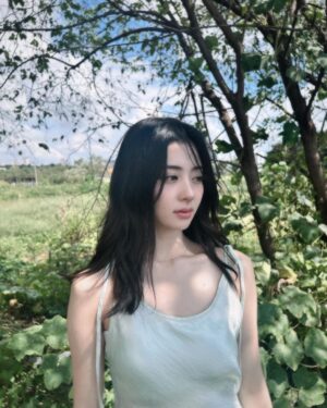 Huh Yun-jin Instagram - 🪷