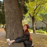 Huh Yun-jin Instagram - tree hugger