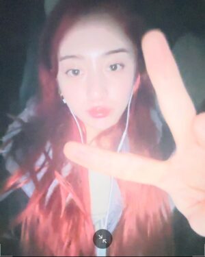 Huh Yun-jin Instagram - 사랑(니)을 구해라..!
