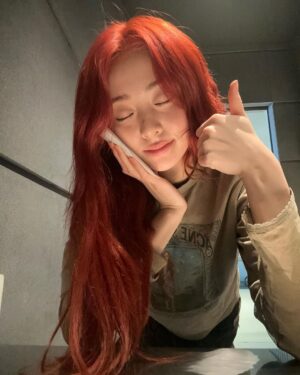 Huh Yun-jin Instagram - 사랑(니)을 구해라..!