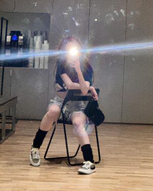 Huh Yun-jin Instagram - easy w a side of peaches n kream

#협찬 #KREAM 
@kream.co.kr