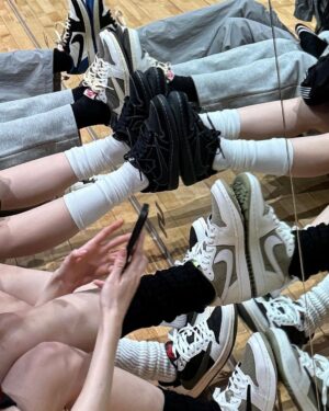 Huh Yun-jin Instagram - easy w a side of peaches n kream

#협찬 #KREAM 
@kream.co.kr