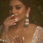 Huma Qureshi Instagram – Dream Girl 🤍

Outfit: @natashadalallabel
Jewellery: @amamajewels @quirkbrandconsulting
Jutti’s: @shilpsutra @ascend.rohank
Hair by: @nargis9052
Make up by: @ajayvrao721
Shot by: @ayushguptaphoto
Styled by: @dhruvadityadave 
Style team: @deatickoo @kenisha_shah