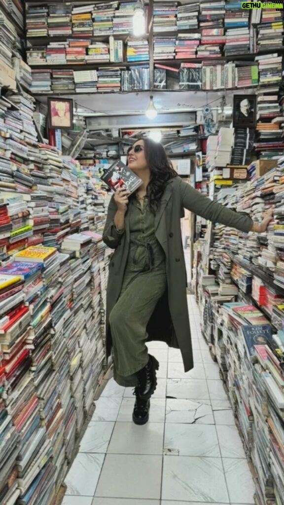 Huma Qureshi Instagram - Yesterday was so special visiting some old bookstores in Delhi … @bahrisons_booksellers @faqirchandbookstore and @midlandbooksofficial It was so beautiful so see these places run now by 3rd and 4th generations.. the beauty of a legacy… of family run enterprise in these tiny bylanes of Delhi where it’s not about dispassionately ordering something online but to have a store or a person you trust and who recommends you your favourite book to read is …. priceless !! I remember visiting these stores as a little girl and throughout my school and college days … and coming here after the release of my first book was so special. The trip was every bit worth it .. the stores have the same warmth and smiles , the books smell the same and joy of discovering a new book every bit alive… Thank god somethings stay just the same … 🤍 #booklover #legacy #love #nostalgia