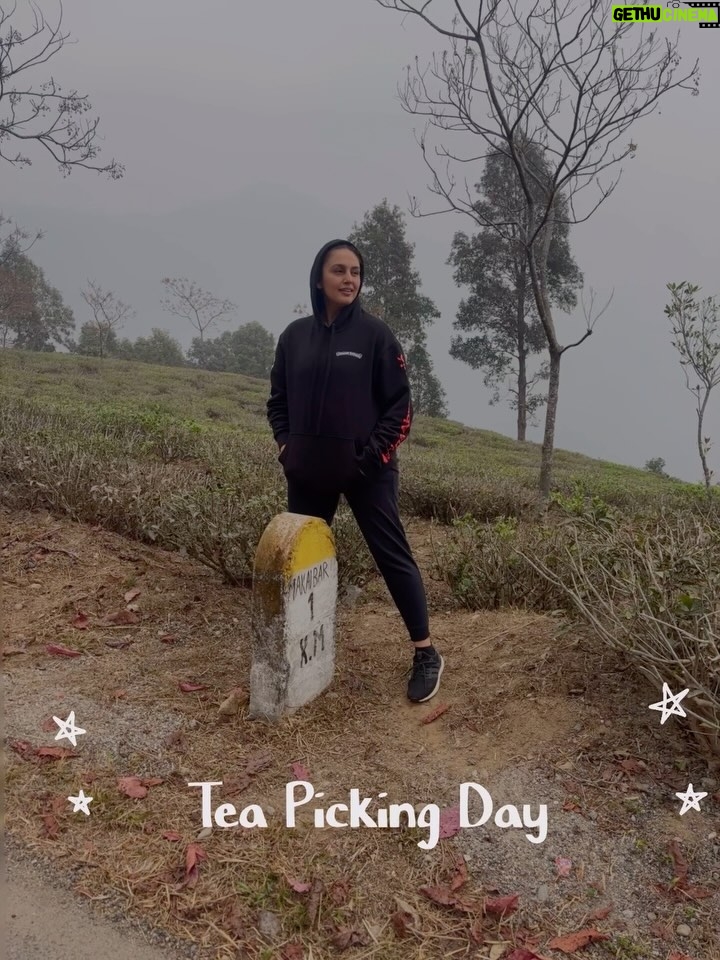 Huma Qureshi Instagram - An afternoon well spent .. singing in the hills and hanging with the Tea Picking Women of Kurseong…. What a wonderful time 🤍 #tea #tealover #chai #afternoon #singing #hills