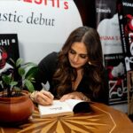 Huma Qureshi Instagram - Thank you to all my lovely friends and family for showering me with so much love ! Blessed with the best .. Have you got your copy of #Zeba yet ?? @harpercollinsin @asuitableagency @pankhurifetch @fetch_india @dewars