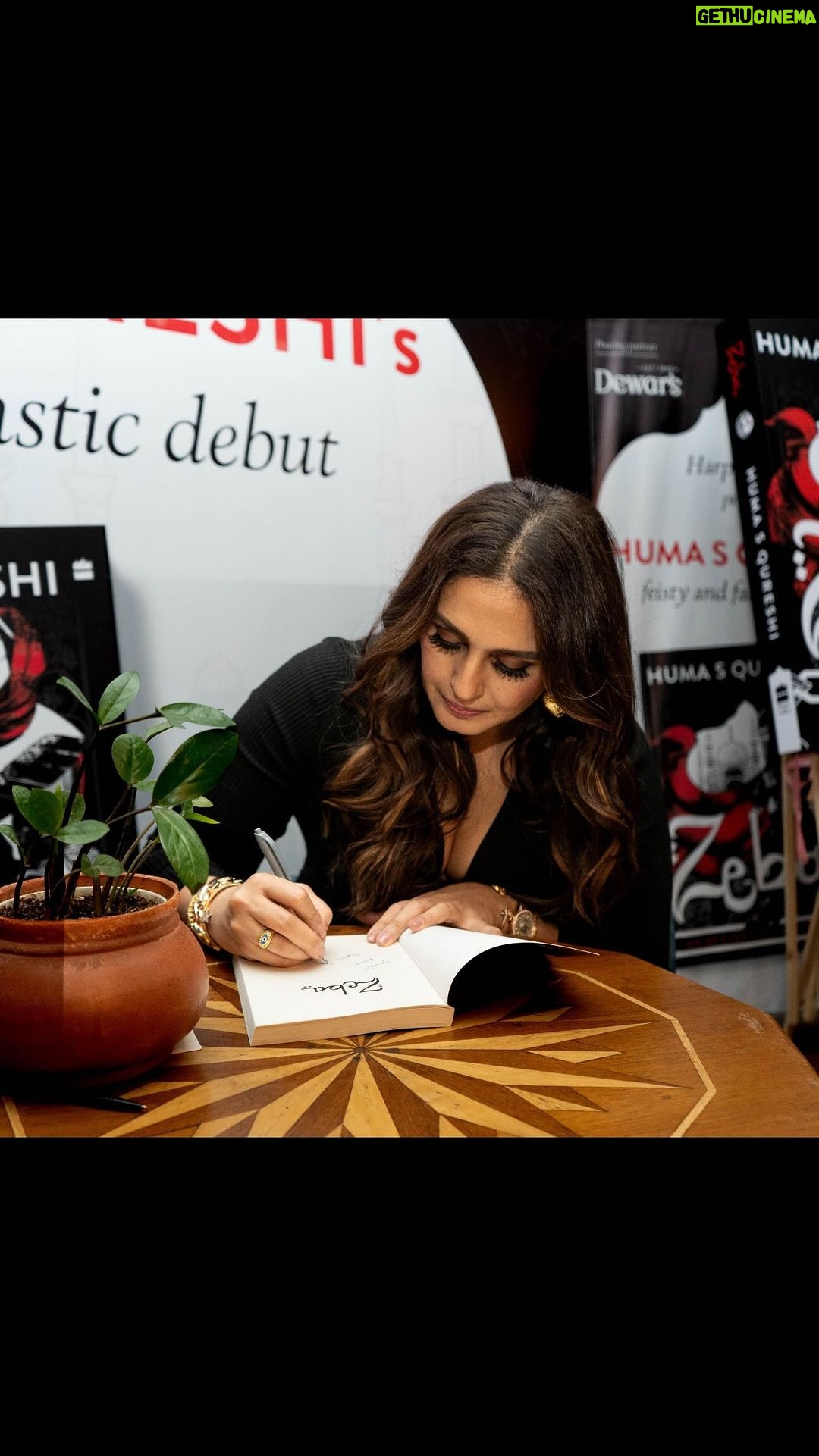 Huma Qureshi Instagram - Thank you to all my lovely friends and family for showering me with so much love ! Blessed with the best .. Have you got your copy of #Zeba yet ?? @harpercollinsin @asuitableagency @pankhurifetch @fetch_india @dewars