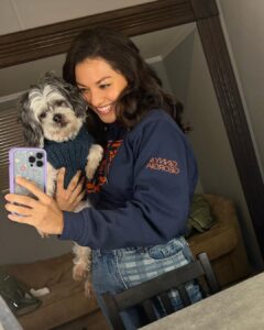 Humberly Gonzalez Instagram - Some 🤳🏽 with some gems! @gngbts • The show takes the #1 spot of the Nielsen Streaming charts with 2.5 billion minutes watched in its first week alone, that’s impressive 🤯 #GinnyAndGeorgia