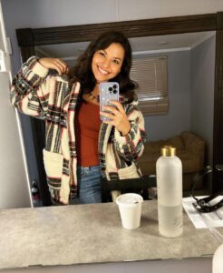 Humberly Gonzalez Instagram - Back in high school, wearing my favorite jacket, running into my ex, wbu? 😜 . . . . @netflix @gngbts #GinnyAndGeorgia
