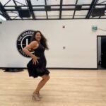 Humberly Gonzalez Instagram - ‘𝐒𝐥𝐮𝐦𝐛𝐞𝐫𝐥𝐚𝐧𝐝’ From audition to screen • I went out for this project in early 2020, and I was excited by its request to dance salsa and speak spanish. Reminding me of watching telenovelas in Venezuela at my grandmas house, so I made sure to be bold and have fun with it🥳 It’s always amazing to see the evolution of the material from the script to its final form. Specially seeing the addition of the dancers, who were real performers doing choreography in the motion capture studio. Thank you @melissamitro and @franswag for your encouragement and dreamy dance number 💃🏽💃🏽💃🏽 . . . . . #Slumberland #Netflix #Film #JasonMomoa #Latina #Actor #BTS #Audition Toronto, Ontario