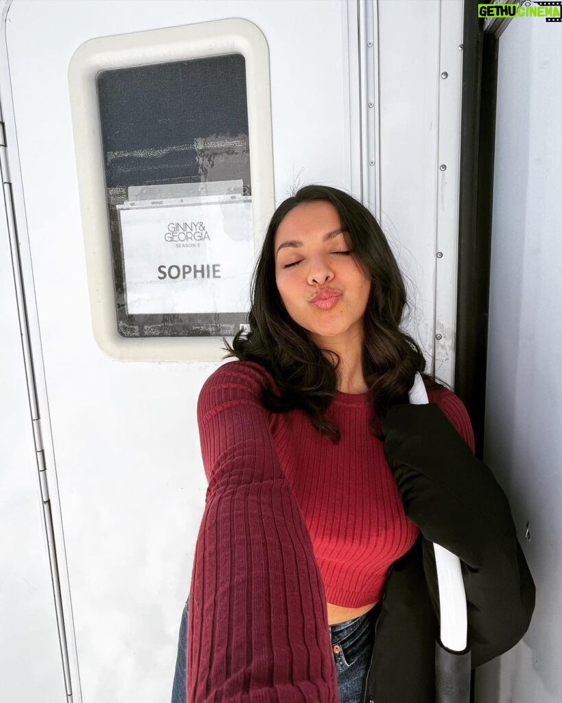 Humberly Gonzalez Instagram - Pics from Season 2 but celebrating Season 1 •A year ago today the world got to meet Sophie!!!• Happy One Year Peaches 🍑🧡 What is your favourite memory from the show?