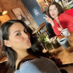 Humberly Gonzalez Instagram – Some 🤳🏽 with some gems!
@gngbts • The show takes the #1 spot of the Nielsen Streaming charts with 2.5 billion minutes watched in its first week alone, that’s impressive 🤯 #GinnyAndGeorgia