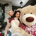 Humberly Gonzalez Instagram – I take a million and one photos and videos as many of you know so I must share some more of my time on “Friends and Family Christmas” 👩🏼‍❤️‍💋‍👩🏽🎄💝
1. YES, Bedford the bear was heavy and we fell in love with him🧸
2. Day 1 of filming, first scene we ever filmed was me showing up to take back my stolen gloves haha
3. the Brooklyn Artists squad, with the lovely @samanthalianacole and @therealjerhoffman 🤍 (it was a really hot day, christmas in the summer lol)
4. Pouring rain for @aliliebert and I big makeup (and make out) scene – we had to ADR the whole scene because of how loud it was☔️
5. Loved the shoes but they hurt 😅
6. A tour of ‘Maetini Town’ our fake little christmas village, also i love @dandanthecostumeman 💕
7. Mamá y Papá 🥹🤍
8. Christmas dinner, not it wasn’t real, yes we had a lot of fun
9. First day on set together with @aliliebert 🤍 she’s she’s tall, i like it
10. Kareoke session with the best🎵 Nothing @britneyspears can’t get us through!
#Hallmark #christmas #movie #bts