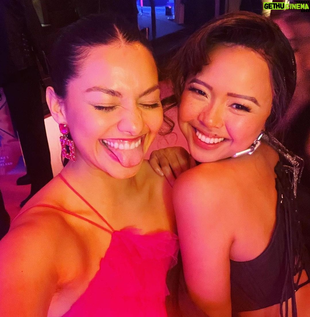 Humberly Gonzalez Instagram - We dress up, we go out, we take photos in all-gender bathrooms đđŊââī¸đđĒŠâ¨ Thank you @thequeenpriyanka for such a magical night!! Palais Royale