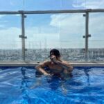 Humberto Bandenay Instagram - Un demonio con buen corazón 😈🖤 #piscina #relax #teambandenay🔥 #pool #dayoff #ufc