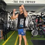 Humberto Bandenay Instagram - Violencia Fina 💎 Adquiere tu short o bvd en @dogotrainingcenter edición limitada #perú #ufc #teambandenay #dtc #violenciafina #chapaymata