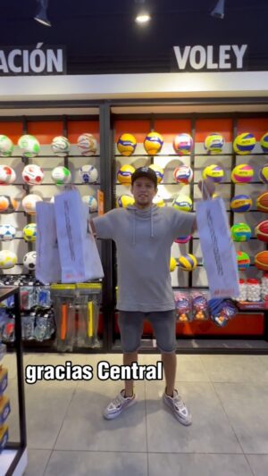Humberto Bandenay Instagram - @humbertobandenay estuvo en nuestras tiendas comprando sus artículos deportivos de @uppercut.pe 🥊 y @porto.peru 🏊🏻‍♀️ 

¿Qué esperas?, ven por los tuyos 💪🏼✨
#deportes #natacion #boxeo #mmafighter