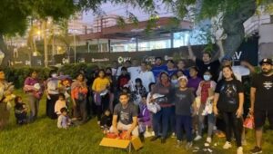 Humberto Bandenay Instagram - Una vez más gracias a todos los compañeros que hicieron posible esto , con lo poco que tenemos tratamos de sacar sonrísas y llevar alegría a muchas personas que lo necesitan , les deseo de todo corazón que pasen una bonita navidad y que Dios bendiga sus hogares ! 🙏❤️