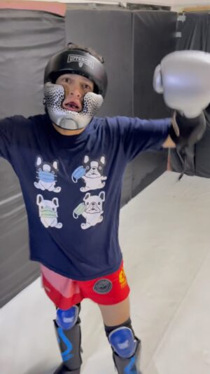 Humberto Bandenay Instagram - Sábadito de DALE CALIENTE 🔥

@uppercut.pe 

#ufc #mma  #iridiumsportsagency #teamuppercut #kick #ko #sparringday