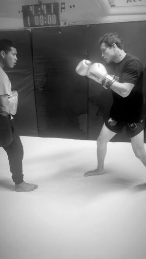 Humberto Bandenay Instagram - Emocionado por lo que se viene 🔥 , buen treno el de hoy con @cesaromarterry 🙏

Siempre acompañado de @uppercut.pe 

#semasfuerte #ufc #iridiumsportsagency #dtc #renzobanchero #muaythai  #mmalifestyle #teambandenay🔥