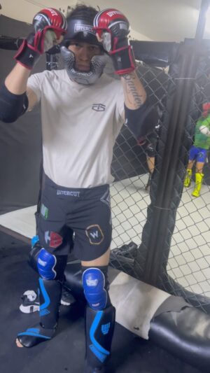 Humberto Bandenay Instagram - Miércoles de sparring light en @dogotrainingcenter 
Implementos : @uppercut.pe 

#teambandenay🔥 #teamuppercut #teamdtc #iridiumsportsagency #ufc #soon #galletitape