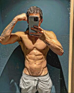 Humberto Bandenay Instagram - Never a victim , forever a fighter 👊🏼

 #thekingisback #ufc #teambandenay🔥 #abs #perú #dream #vamos #aiuda