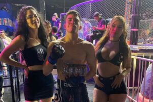 Humberto Bandenay Instagram - Ya un poco más tranquilo quiero agradecer a todas las personas que hicieron posible realizar la 7ma edición de @wccperu , enumerarlas me será muy difícil pero ustedes saben quienes son porque más que una empresa somos un equipo que tiene las mismas ganas y visión de ser los mejores , con esta edición culminamos un año de bastante aprendizaje como organización con el balance positivo de saber qué hacemos lo que nos apasiona , sin hacerle daño a nadie , en poco tiempo cerramos con una cadena internacional como lo es @directvsportsperu  @directvla siendo los primeros en PERU en lograr esto ! Agradecer a los peleadores que esto sin ustedes sería imposible , iremos mejorando para darle lo mejor de nosotros , a nuestros auspiciadores que están en cada edición respaldándonos , GRACIAS A TODOS 👊🏼 . 2023 se vienen 6 eventos en LIMA Y 2 en provincia 🔥

Pdt : @mhun.17  @dogo89  gracias por el aguante y empujar con la misma dirección , los quiero hermanos ❤️