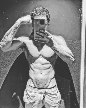 Humberto Bandenay Instagram - Never a victim , forever a fighter 👊🏼

 #thekingisback #ufc #teambandenay🔥 #abs #perú #dream #vamos #aiuda