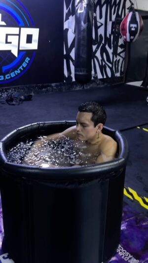 Humberto Bandenay Instagram - Cerrando campamento para mi siguiente pelea , último sparring y su descarga con la tina de hielo ! Estamos listos 👊🏼
ARRIBA PERU 🇵🇪