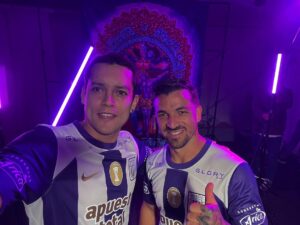 Humberto Bandenay Instagram - Hoy fue un gran día junto al club de mis amores @alianzalima , atentos a lo que se viene por el mes de octubre 💜🤍 

ARRIBA ALIANZA TLV ! Se viene el TRI 🏆🏆🏆

#alianzalimacorazón #mesmorado💜 #señordelosmilagros #matvte #morado #grone #mma