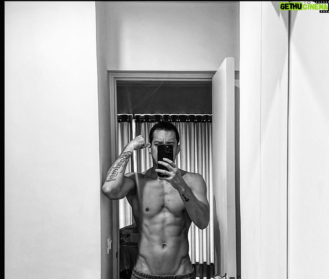 Humberto Bandenay Instagram - Soy mi propio fan , creo en mi durísimo 🔥