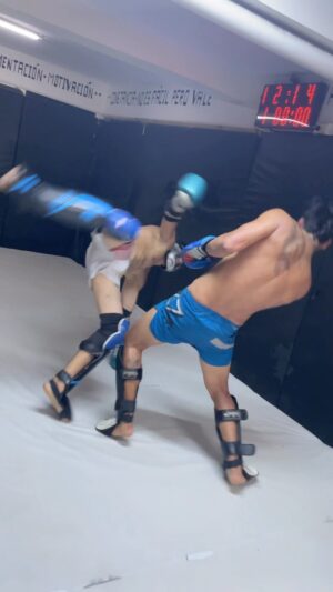 Humberto Bandenay Instagram - I’m fucking ready @iridiumsportsagency , send me the contract @jasonkhouse 🔥, my country wants blood 🇵🇪

Gracias a mis sparring el día de hoy @dhalsimcortezmma , @alvarojts1 

EL MMA NO ES UN JUEGO 🩸

Implementos : @uppercut.pe 

#ufc #teambandenay🔥 #kicks #more #dtc #sparring #punch #thekingisback #peru #saloncito #fitnessmotivation #ko #knee