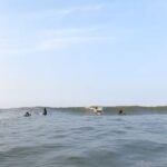 Humberto Bandenay Instagram - Mi primera experiencia en este deporte del SURF 🏄 , para ser la primera vez nada mal , en mi segunda ola 🌊 ya me estaba parando y agarrándole el timing , me gustó hacerlo así que me verán más seguido en el mar , gracias a los amigos de @high_tide_peru_surf_school , en esta oportunidad me acompañaron mis amigos de siempre @dogo89 @luis.guillermo89 !!! , deslicen para que vean los videitos 👊🏼