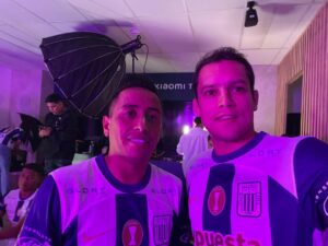 Humberto Bandenay Instagram - Hoy fue un gran día junto al club de mis amores @alianzalima , atentos a lo que se viene por el mes de octubre 💜🤍 

ARRIBA ALIANZA TLV ! Se viene el TRI 🏆🏆🏆

#alianzalimacorazón #mesmorado💜 #señordelosmilagros #matvte #morado #grone #mma