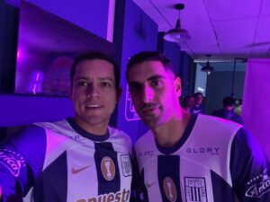Humberto Bandenay Instagram - Hoy fue un gran día junto al club de mis amores @alianzalima , atentos a lo que se viene por el mes de octubre 💜🤍 

ARRIBA ALIANZA TLV ! Se viene el TRI 🏆🏆🏆

#alianzalimacorazón #mesmorado💜 #señordelosmilagros #matvte #morado #grone #mma