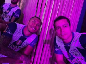 Humberto Bandenay Instagram - Hoy fue un gran día junto al club de mis amores @alianzalima , atentos a lo que se viene por el mes de octubre 💜🤍 

ARRIBA ALIANZA TLV ! Se viene el TRI 🏆🏆🏆

#alianzalimacorazón #mesmorado💜 #señordelosmilagros #matvte #morado #grone #mma