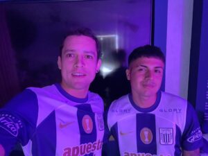 Humberto Bandenay Instagram - Hoy fue un gran día junto al club de mis amores @alianzalima , atentos a lo que se viene por el mes de octubre 💜🤍 

ARRIBA ALIANZA TLV ! Se viene el TRI 🏆🏆🏆

#alianzalimacorazón #mesmorado💜 #señordelosmilagros #matvte #morado #grone #mma