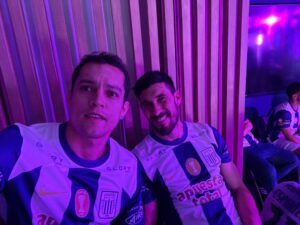 Humberto Bandenay Instagram - Hoy fue un gran día junto al club de mis amores @alianzalima , atentos a lo que se viene por el mes de octubre 💜🤍 

ARRIBA ALIANZA TLV ! Se viene el TRI 🏆🏆🏆

#alianzalimacorazón #mesmorado💜 #señordelosmilagros #matvte #morado #grone #mma
