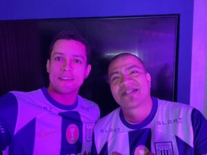 Humberto Bandenay Instagram - Hoy fue un gran día junto al club de mis amores @alianzalima , atentos a lo que se viene por el mes de octubre 💜🤍 

ARRIBA ALIANZA TLV ! Se viene el TRI 🏆🏆🏆

#alianzalimacorazón #mesmorado💜 #señordelosmilagros #matvte #morado #grone #mma