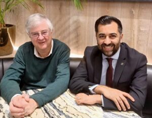 Humza Yousaf Instagram - 🏴󠁧󠁢󠁳󠁣󠁴󠁿 🏴󠁧󠁢󠁷󠁬󠁳󠁿 Thanks to @markdrakefordwales for the opportunity to catch up ahead of the British-Irish Council in Dublin today.

We discussed the importance of Scotland and Wales working together to ensure devolution is fully respected by Westminster, following the Chancellor’s inadequate Autumn Statement that fails to invest in public services and tackle the cost of living crisis.