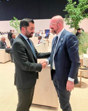 Humza Yousaf Instagram - 🏴󠁧󠁢󠁳󠁣󠁴󠁿🇪🇺 At #COP28 I spoke with @ursulavonderleyen and @charlesmichel about the need for countries to work together to tackle the climate emergency.

With our abundant renewable energy resources, Scotland is well placed to help Europe meet its net zero aims and support energy security.