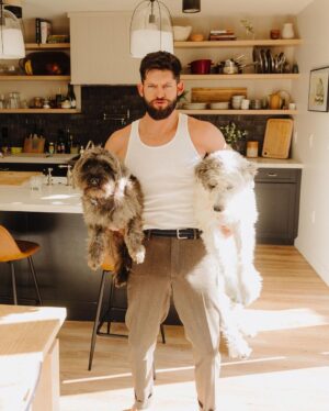 Hunter March Instagram - Say hello to my surprisingly heavy friends.
