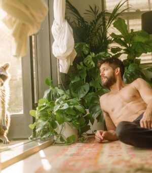 Hunter March Instagram - I’m using this thirst trap of me and Frank to tell you about the craziest live dating show ever, @crowdpleaserslive, the only one where you as an audience member decide who’s going home with each other 🫣 it’s also an incredible place to meet other singles because everyone’s wearing “single” or “taken” wristbands. We sold out the last show so get your 🎟️ asap (1ink in my bio) November 30th at the @regenttheaterla in DTLA.