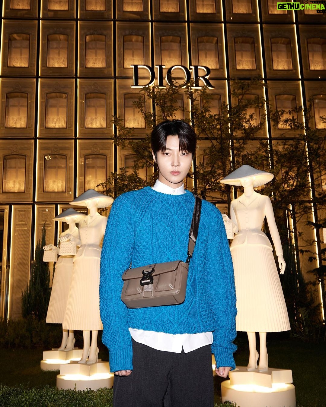 Hwang In-yeop Instagram - @Dior #Dior #LadyDior