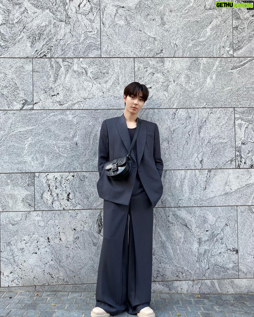Hwang In-yeop Instagram - 9월 2일부터 디올 성수에서 열리는 Lady Dior Celebration 전시회를 만나보세요 🖤 @Dior @MrKimJones #Dior #DiorWinter23 #LadyDior